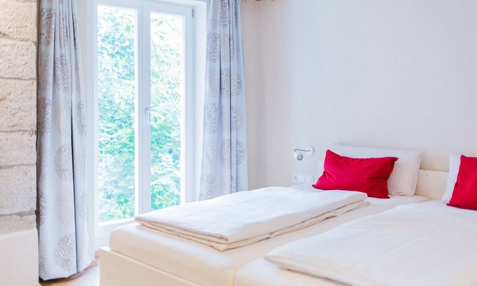 Equarhofen Apartment | Cozy 43m2 Apartment for 2 with Balcony & Breakfast Included