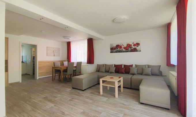 Braunsen Apartment | Modern Maxima Apartment for 4 with Balcony & Lake Views
