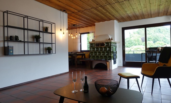Prunn Apartment | Modern Apartment with Balcony – Guest Rated 9.8/10