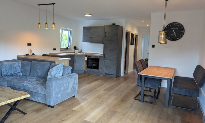 Glindfeld Apartment | Moderne Ferienwohnung, wo Komfort auf Technologie Trifft! Neu ab August 2024