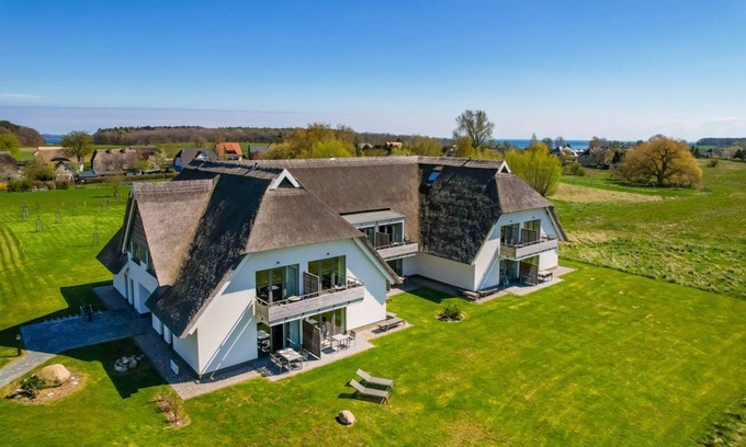 Putbus Apartment | Modern Apartment with Ocean View & Terrace - Wreecher Idyll