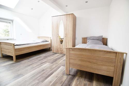 Rheindorf Apartment | Modern Apartment with Sat-TV & Free Wi-Fi for Families