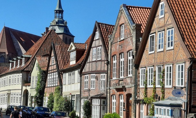 Barendorf Apartment | Modern City-Centered Apartment near Lüneburg with Breakfast