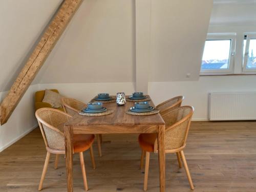 Lechhausen Apartment | Moderne Maisonette mit Terrasse