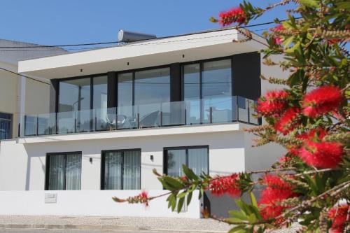 Salir do Porto House | Oceanfront Villa in Salir do Porto with Pool & Family Fun