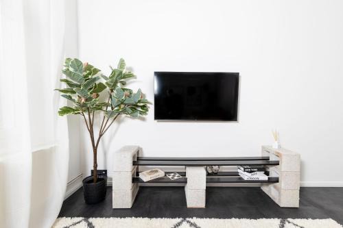 Zentrum-Sued Apartment | Modern 2-Bedroom Apartment Near City Center - Ideal for Families