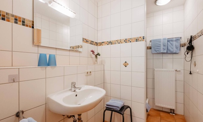 Wurding Apartment | Stylish 2-Room Apartment with Balcony and Breakfast Included