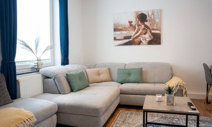 Regensburger Straße Apartment | Modern Apartment in Bremen with Spa and Pet-Friendly Amenities