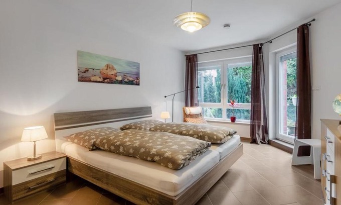 Unterbach Apartment | Modern Apartment in Beautiful Location with Breakfast Included