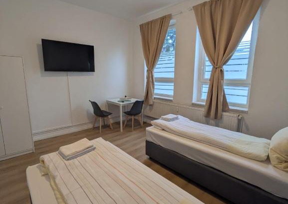 Neumuenster Apartment | Modernes Apartment mit 2 Schlafzimmern und Privatparkplatz nahe Innenstadt
