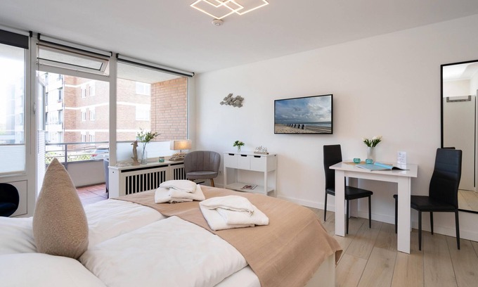 List Apartment | Modern Apartment with Balcony & Ocean View - Pet Friendly