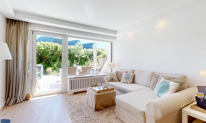 Hornum Apartment | Beachfront Apartment for Two with Ocean Views and Spa