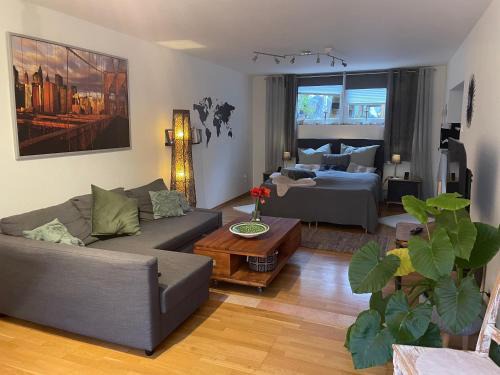 Volkhoven/Weiler Apartment | Tranquil Green Retreat: Modern Apartment for Families