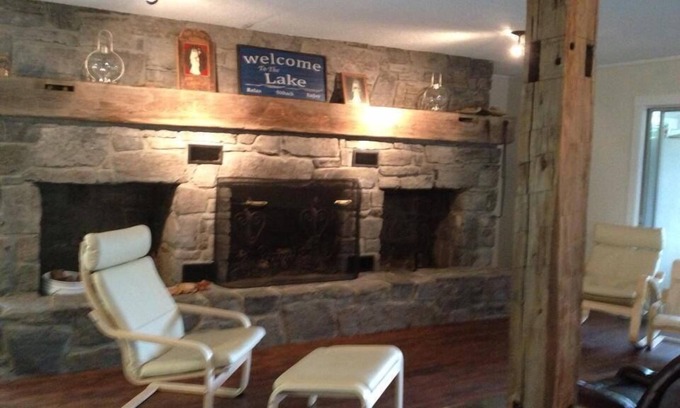 Salisbury House | Inviting Waterfront Lakehouse with Spa and Hot Tub