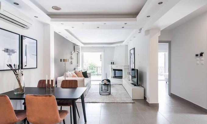 Khalandrion Apartment | Modernized 2BD Apartment in Chalandri with Breakfast Included