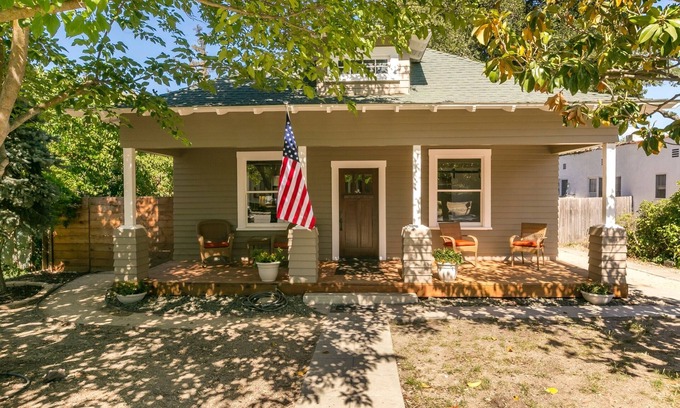 Paso Robles House | Unforgettable Uptown Craftsman with Spa and Breakfast