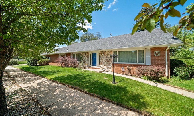 Cheyenne House | Modernly Sophisticated 3 Bedroom Home
