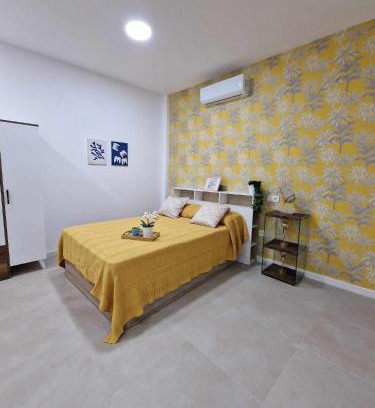 Perchel Norte Apartment | Stylish 3-Bedroom Apartment on Calle Mármoles Awaits You