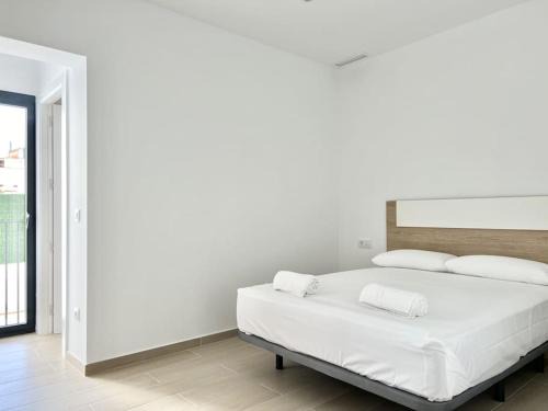 Roses Town Center Apartment | Modern Apartment with Rooftop Terrace, Family & Pet Friendly