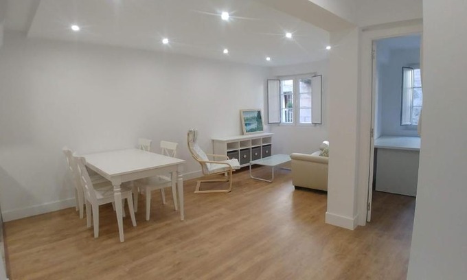 Pontevedra Old Town Apartment | Chic Apartment in the Historic District - Rated 9.3/10