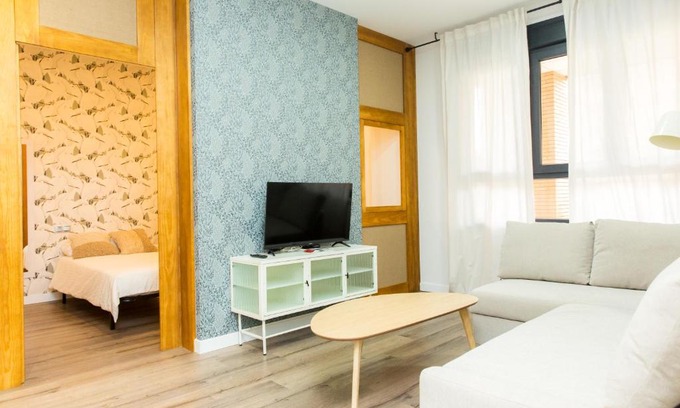 Valladolid Apartment | Modern Apartment LAUD3: Family-Friendly with High Rating