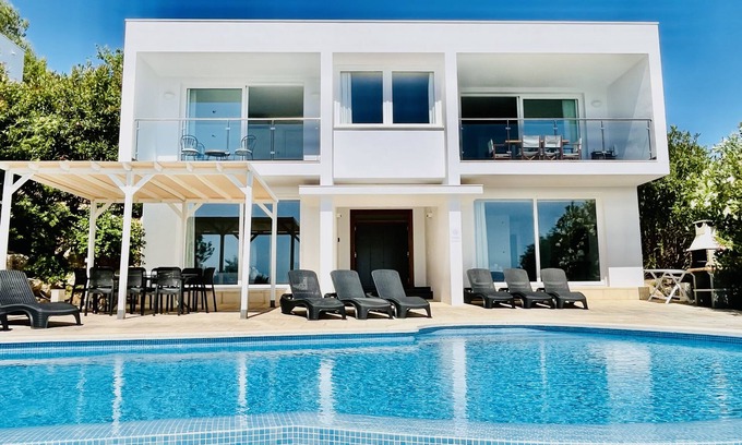Coves Noves House | Seaside Retreat with Pool and Breathtaking Ocean Views