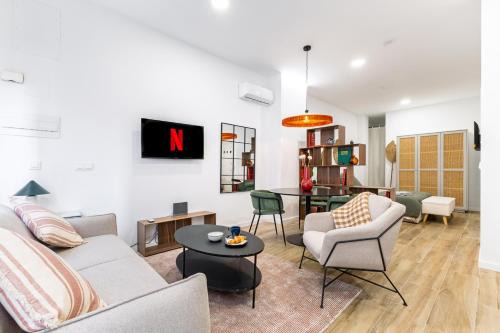 Torrefiel Apartment | Moderno loft reformado, Smart TV, AC, Beach, 3Pax