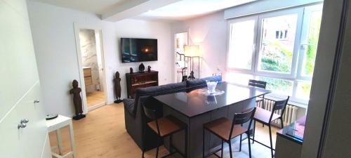El Cristo y Buenavista Apartment | Bright & Modern Hotel in Pedestrian Street, Rated 9.4/10