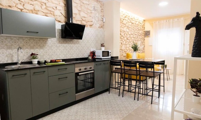 Campoamor Apartment | Central Hotel Near Bullring with AC & Child-Friendly Amenities