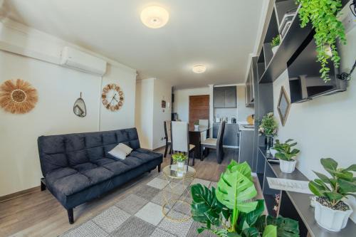 Los Angeles Apartment | Elegant 2 Bedroom, 2 Bathroom Apartment with Pool Access