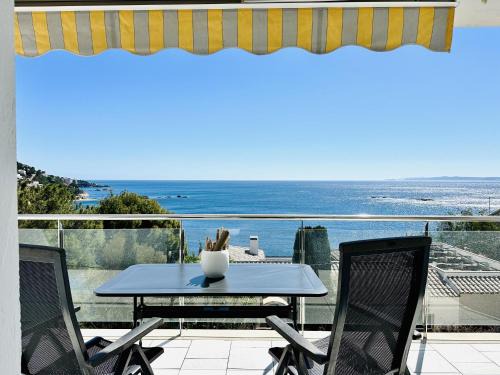 Almadraba-Canyelles Apartment | Vista Maravillosa: Modern Apartment with Wifi and Beach Access