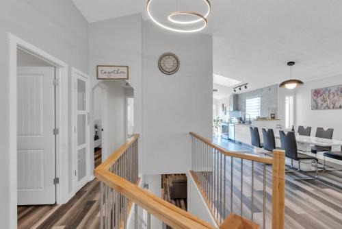 Valley Ridge House | ModernOasis with AC&MovieRoom close to Downtown15' Banff 60'