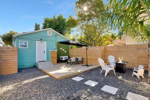 Lake Worth Villa | Cozy ModernTropic 2bd/1ba Retreat Near Beach Oasis