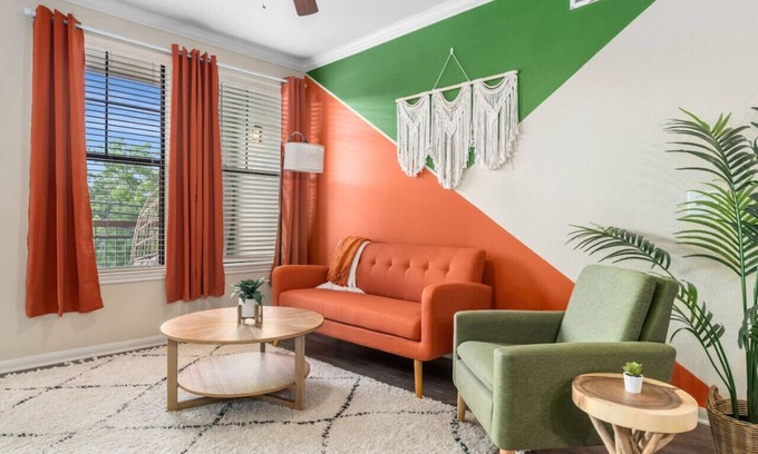 Greater Heights Apartment | Modern King Bed Retreat with Pool, Gym & Spa Amenities