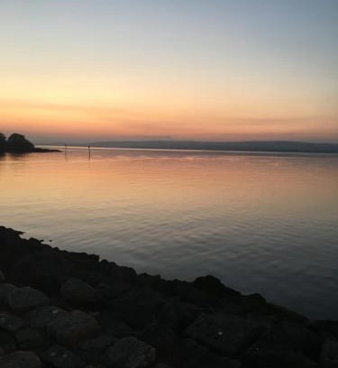 Garrykennedy Apartment | MOD’s Place: Family-Friendly Retreat with 9/10 Guest Rating