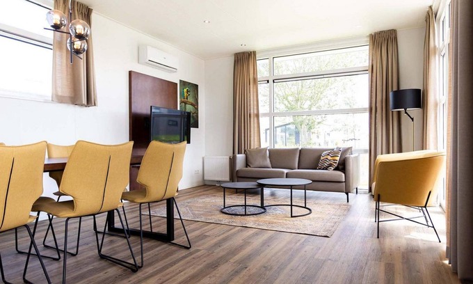 Lageweg Ski Chalet | Book Your Stay at Parc de IJsselhoeve for 6 in Nieuwerkerk