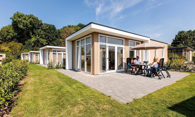 Lunteren Ski Chalet | Cozy Holiday Home for 6 at Landgoed de Scheleberg