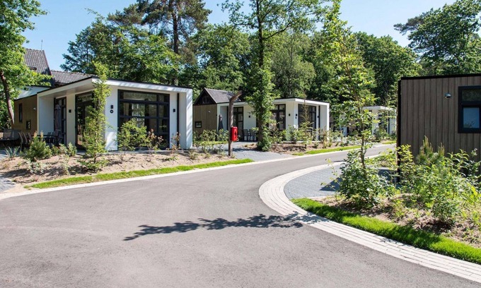 Beekbergen-Zuid Ski Chalet | Relaxing Getaway at Recreatiepark Beekbergen Holiday Home
