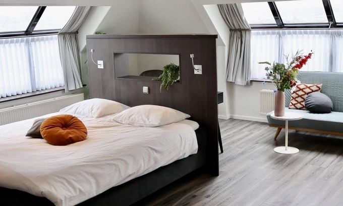 Appeltern Hotel | Discover Moeke Mooren: Family-Friendly Getaway with Pool