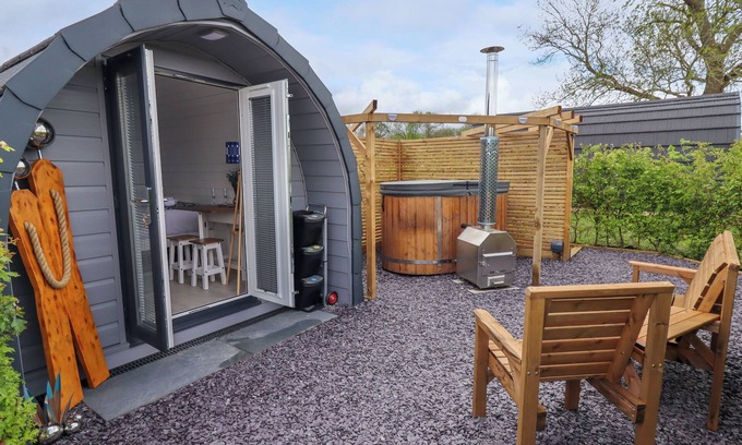 Denbigh Cottage | Romantic Country Cottage at Moel Famau with Hot Tub & Spa