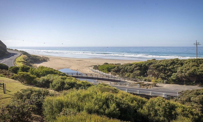 Moggs Creek House | Captivating Mogg's View: Oceanfront Escape Near Moggs Beach
