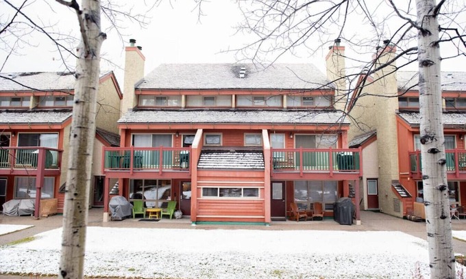 East Kootenay Apartment | Experience Moguls: Ski-In Access & Hot Tub Retreat