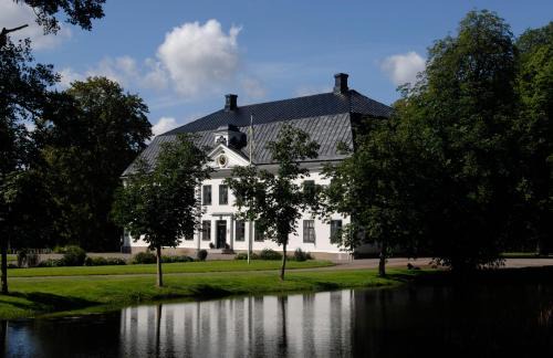 Moholm House | Indulgent Stay at Moholms Herrgård with Private Beach Access