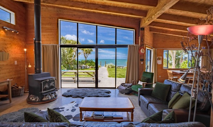 Pakawau Cottage | Experience Mohua - Pakawau Holiday Home with Family & Pets