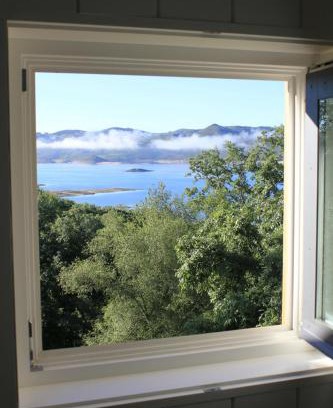 Viade de Baixo Ski Chalet | Discover Moinhos da Corga: Guest Rated 9/10 & Family-Friendly