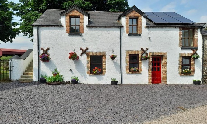 Craigavon House | Welcoming Moira Barn at Berwickhall: Pet & Child Friendly Stay