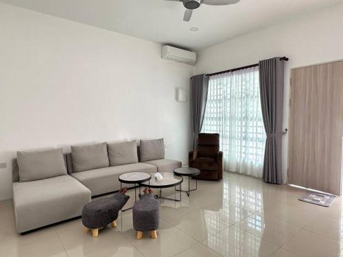 Miri House | Top-Rated Mojisu Homestay: Perfect for Family Getaways