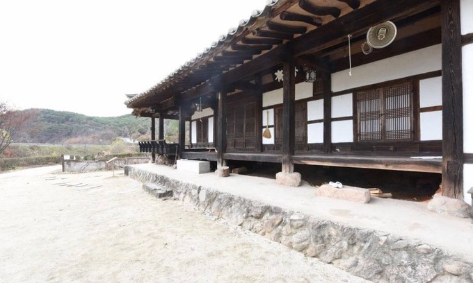 Andong House | Cozy Mokjae Gotaek: Family-Friendly with Breakfast Included