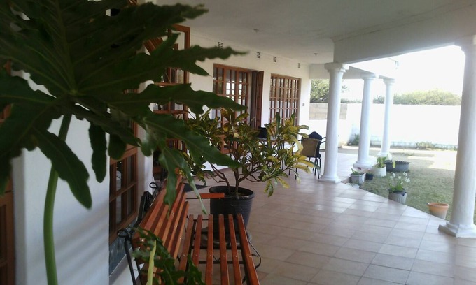 Mahalapye Hotel | Convenient Moko Motel with Family-Friendly Amenities