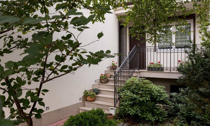 Mokotow Apartment | Cozy Mokotow House Studio with Kitchen and Breakfast Options